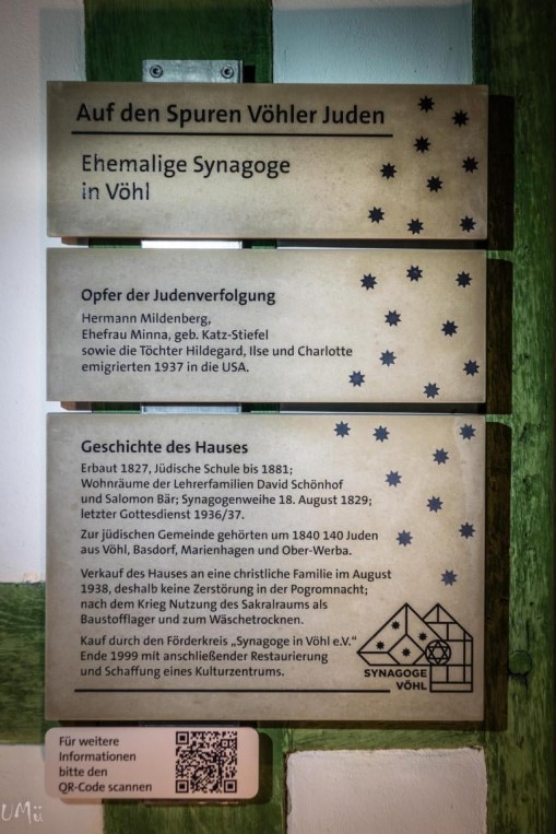 QR-Codes an Vöhler Häusern Infotafel an einem Vöhler Haus mit QR-Code