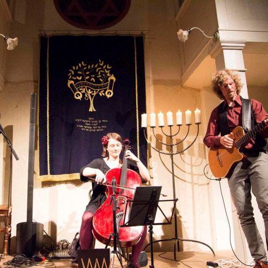 Musiker beim Konzert in Synagoge