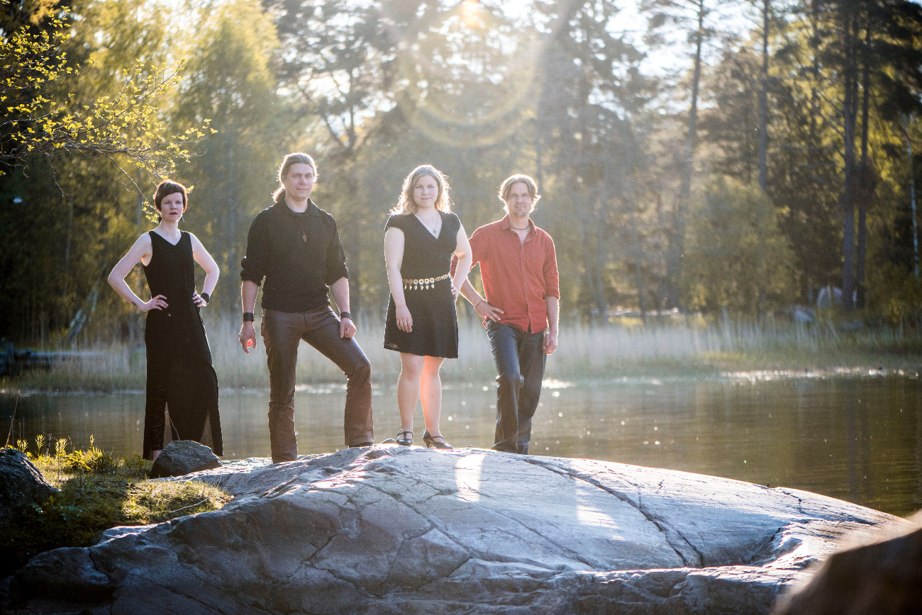 Vier Musiker in der Natur